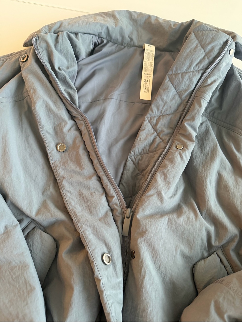 lululemon athletica Slate Gray Cinch-Hem Puffer Jacket sz M - Picture 10 of 10